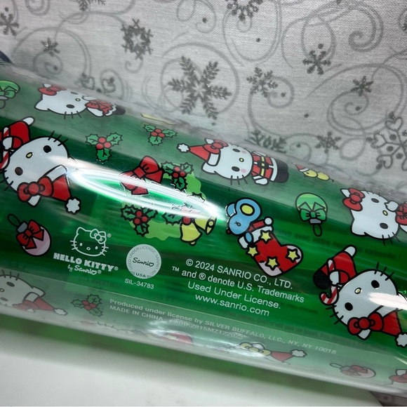 Sanrio Hello Kitty & Joey Christmas Tree Glitter Dome Top 24 Oz Tumbler - Picture 5 of 12